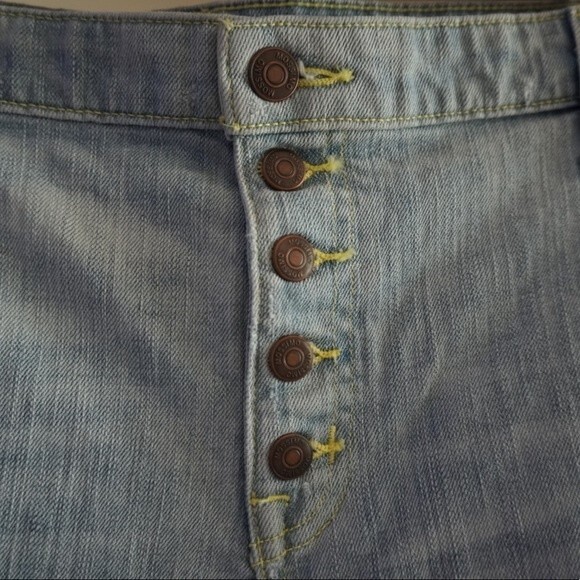 Mossimo sz 18 Distressed Boyfriend Shorts Light Wash - Picture 3 of 7